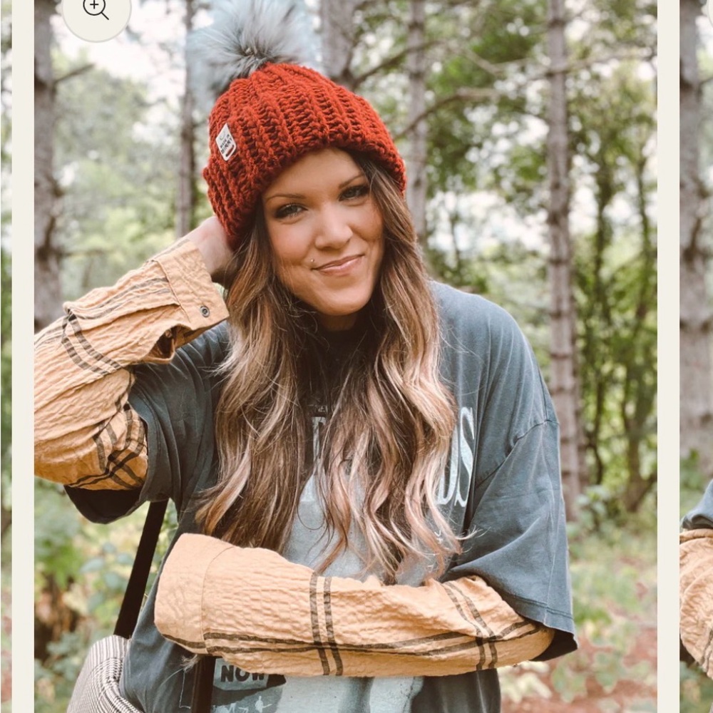 Made in Minny Chunky Dreamer Beanie Cozy Knit Pom-Pom Beanie